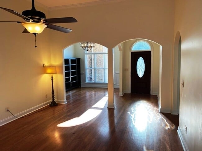 Photo - Size and Space in Beautiful Bluff Park