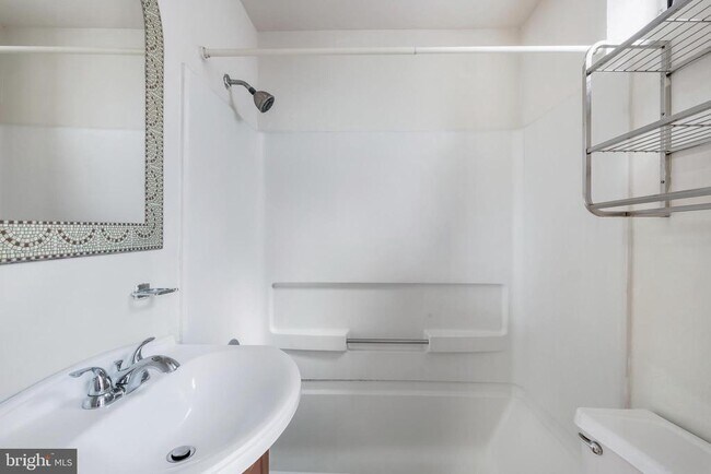 Photo - 937 Christian St Unit 2R