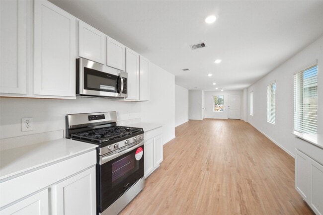 Photo - 1440 Las Cuevas Dr