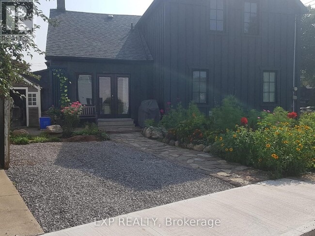 Photo - 446 MacNab St N