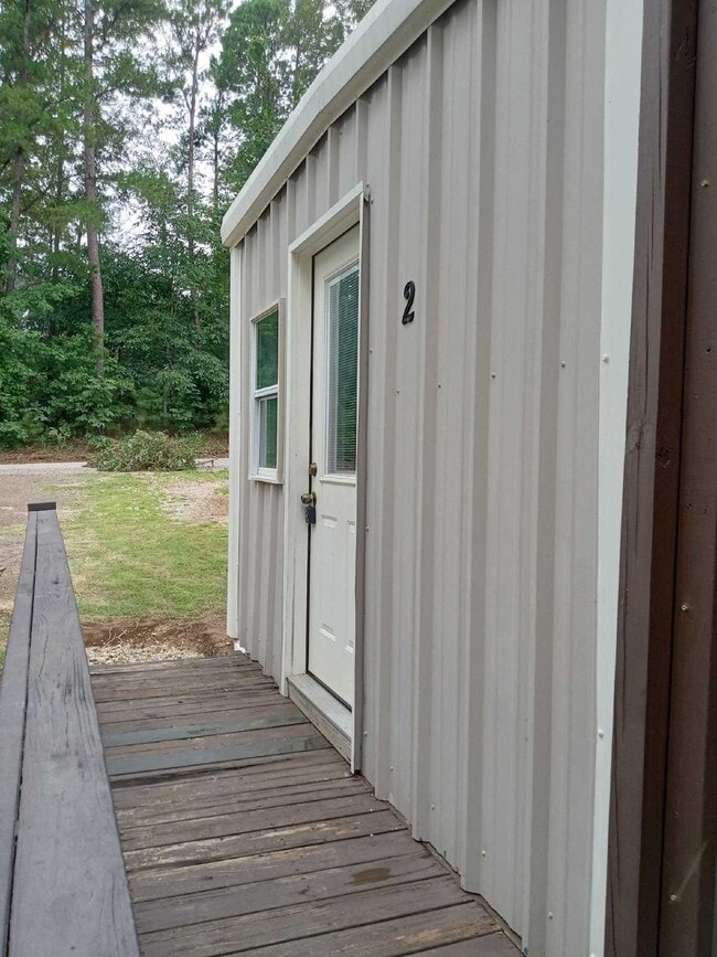 Photo - Cozy 1-Bed Escape in Longview - Perfect for Minimalist Living!