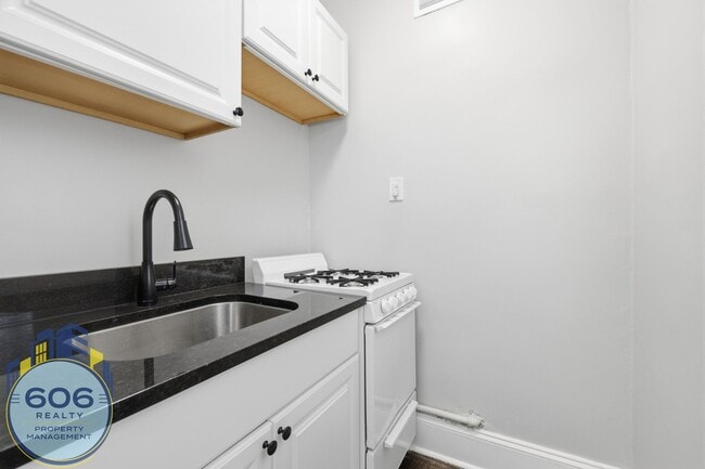 6912 N Ashland Ave Unit 103