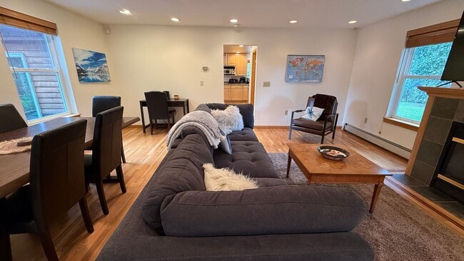 Photo - 3 Bed, 2.5 Bath - Beautifully Updated Down...