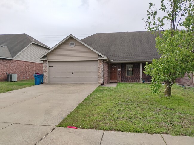 Building Photo - 3003 SW Deerfield Blvd Rental
