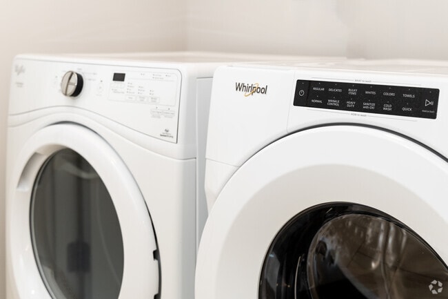 2BR, 2BA - 950SF - Laundry