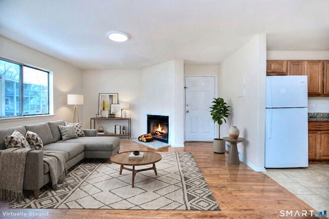 Building Photo - 638 Cove Rd Unit 3