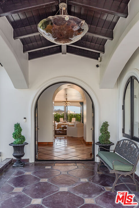 3453 Coast View Dr