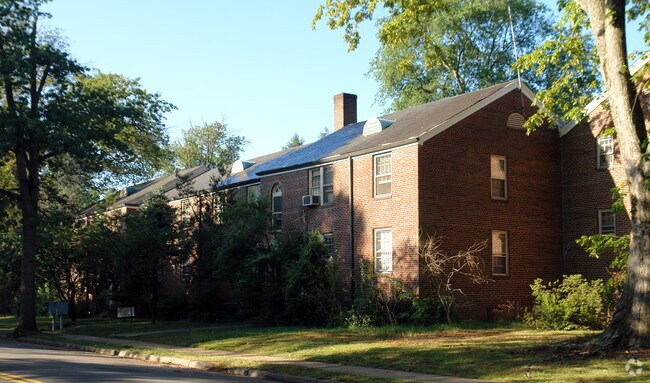 Building Photo - 1320-1324 Kenmore Ave