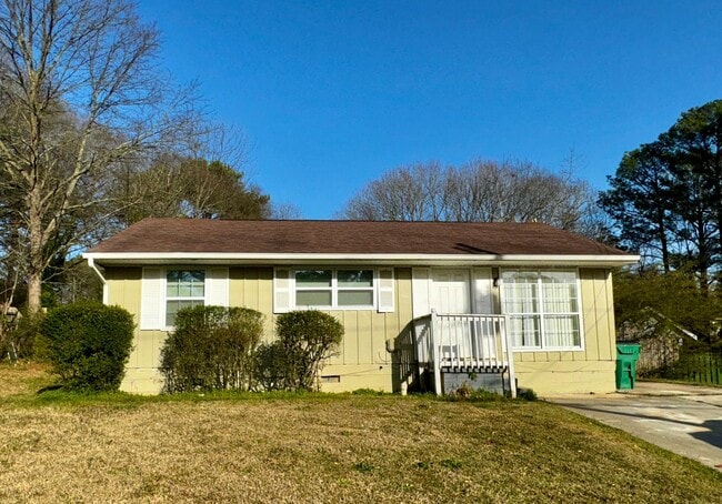 Adorable 3 Bed/2 Bath Ranch in Forest Park! - Adorable 3 Bed/2 Bath Ranch in Forest Park! House