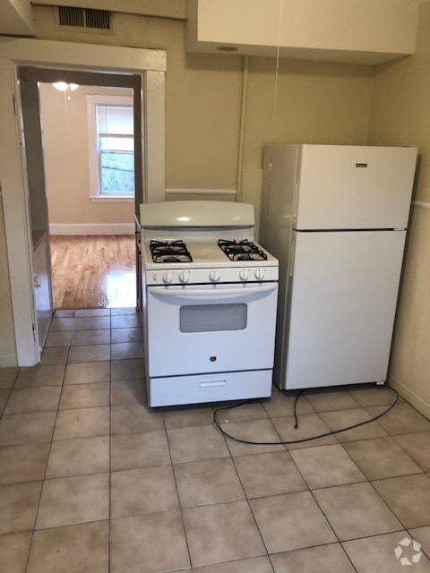 Building Photo - 19 Bay St Unit #2L Rental
