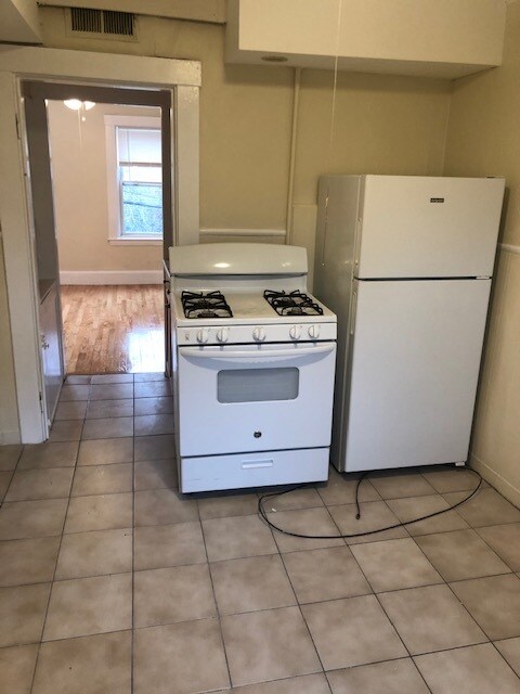 Building Photo - 19 Bay St Unit #2L Rental