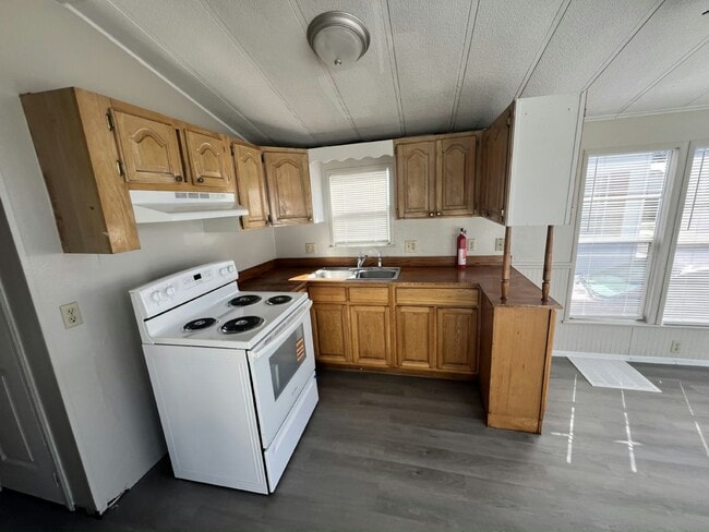 Photo - 1124 Chicago Bulls St