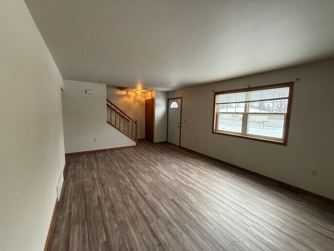 Photo - 554-556 E Wisconsin St Unit 554