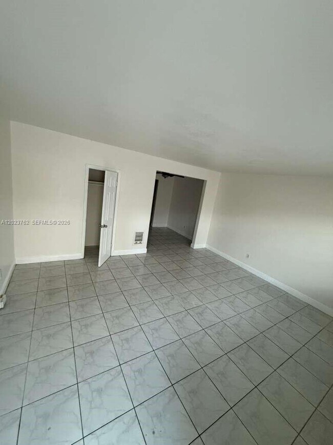 Photo - 725 83rd St Unidad 2
