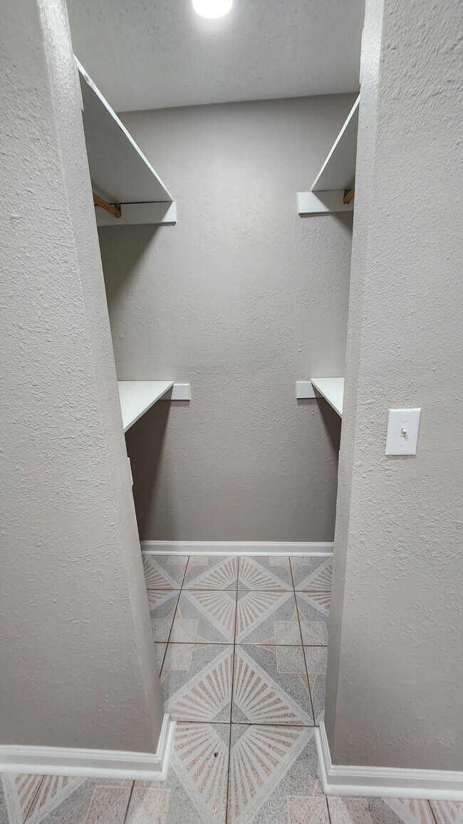 Photo - 606 Crocket St