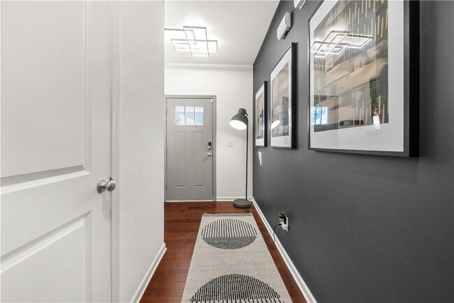 Photo - 580 Morrow Ln