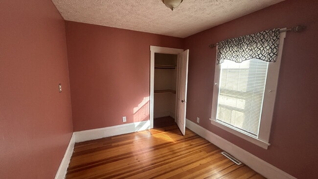Building Photo - Cozy 3-Bed / 1-Bath Apartment in the Heart of Biddeford Unit Apt 2