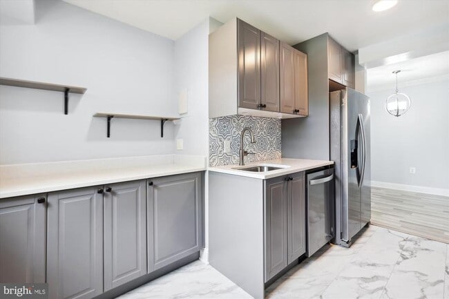 Photo - 5909 Quantrell Ave Unidad 203