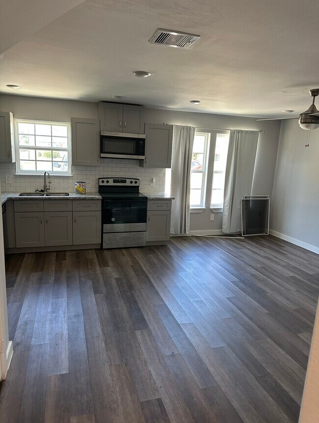 Photo - 8206 Furray Rd