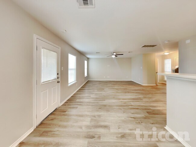 Photo - 2910 Candleside Dr