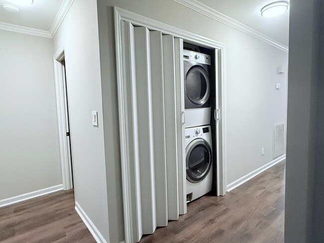 Photo - 1306 Leaside Ln