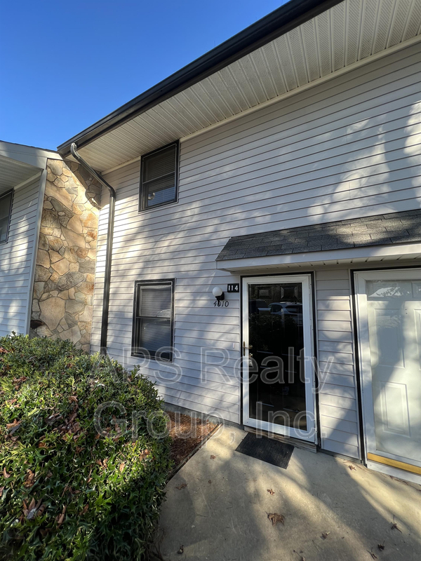 Photo - 4010 S Bend Dr Unidad 114 - 1 Rental