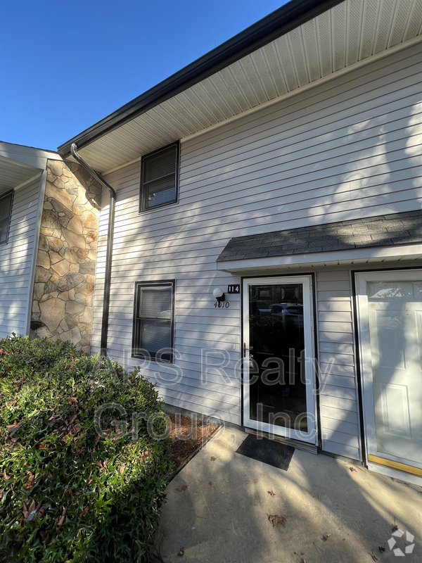 Building Photo - 4010 S Bend Dr Unit 114 - 1 Rental