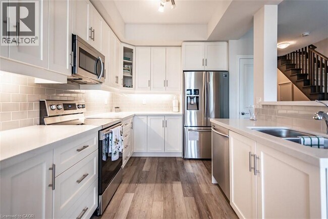 Photo - 120 Dunrobin Ln