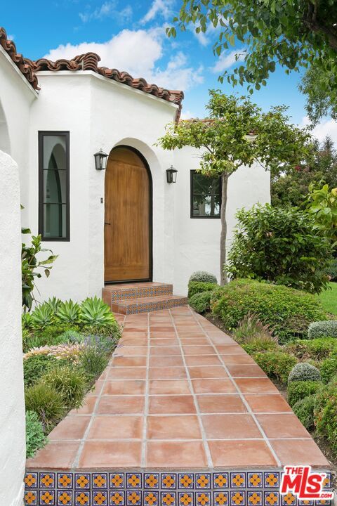 Photo - 10525 Cushdon Ave