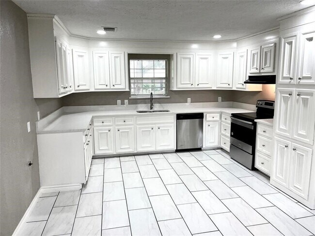 Photo - 1604 Broken Arrow St