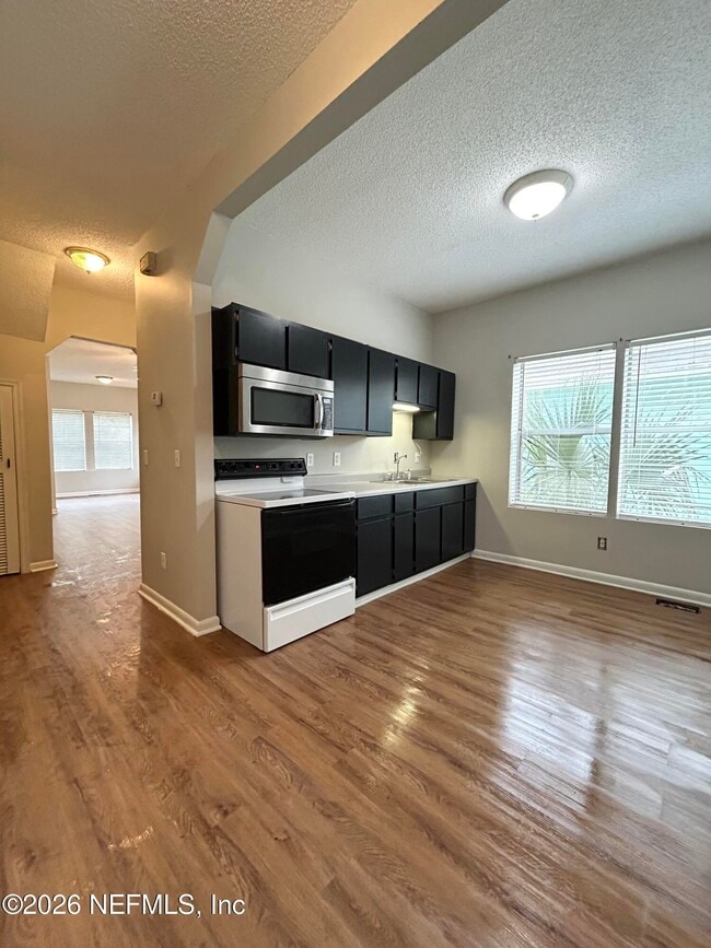 Photo - 2786 Forbes St