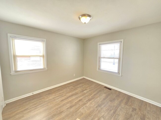 Photo - Updated 3 bedroom home located off Bardstown Rd!