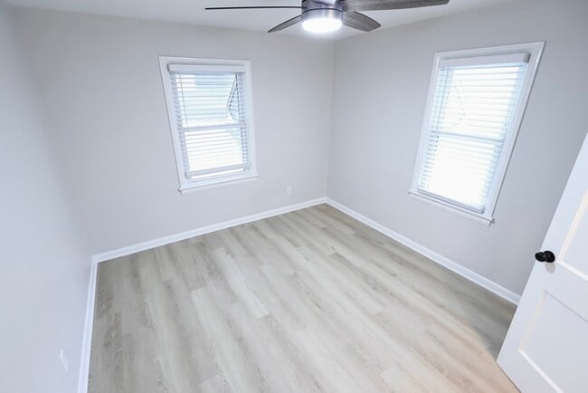 Photo - 843 Davies Ave