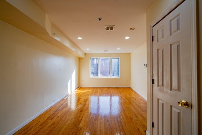 Photo - 540 29th St Unit 3rd Floor