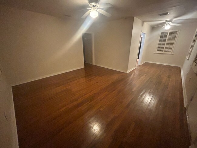 Photo - 2652 Merwyn Rd