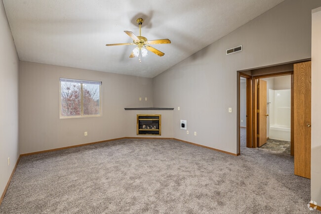2BR, 2BA - 825SF - Living Room