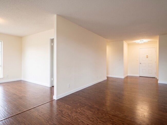Photo - 8360 Greensboro Dr Unidad 524