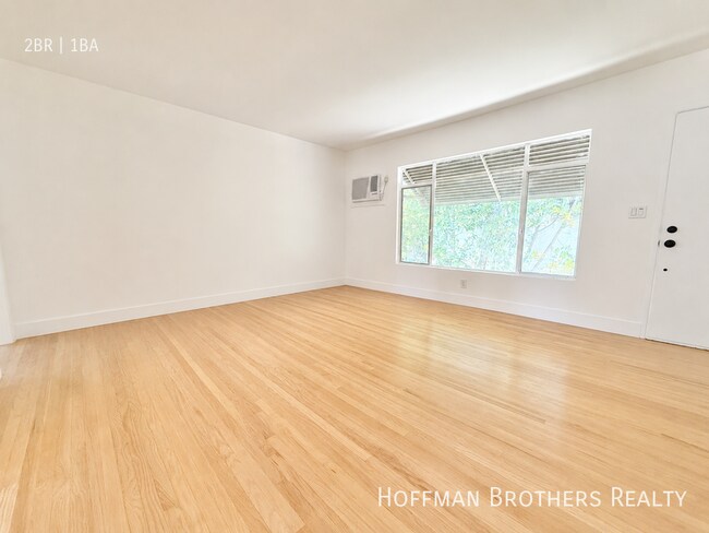 Photo - 11153 La Maida St