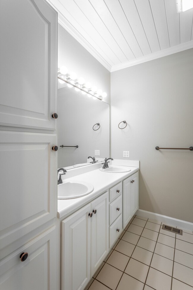 Photo - 8517 Horseshoe Bend Ln