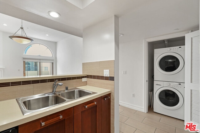 Photo - 1240 S Sherbourne Dr Unit ph5