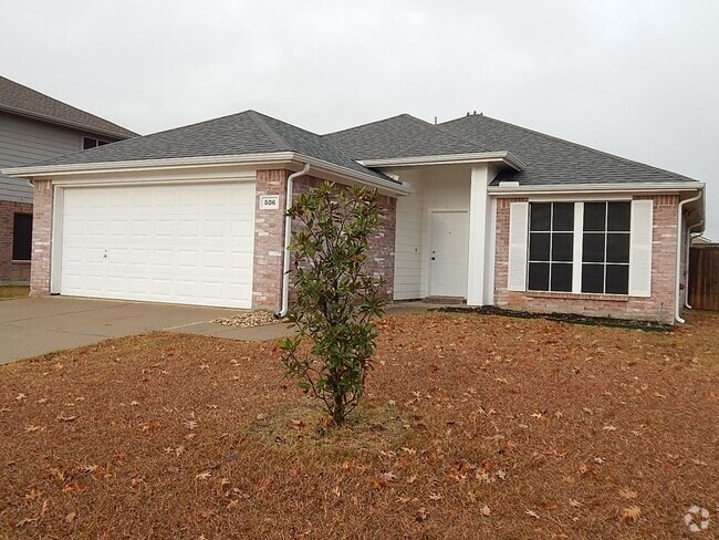 Building Photo - ***Pre- Marketing*** Cozy 3-Bedroom Home w...