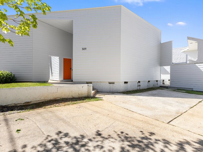 Photo - 509 E Thach Ave