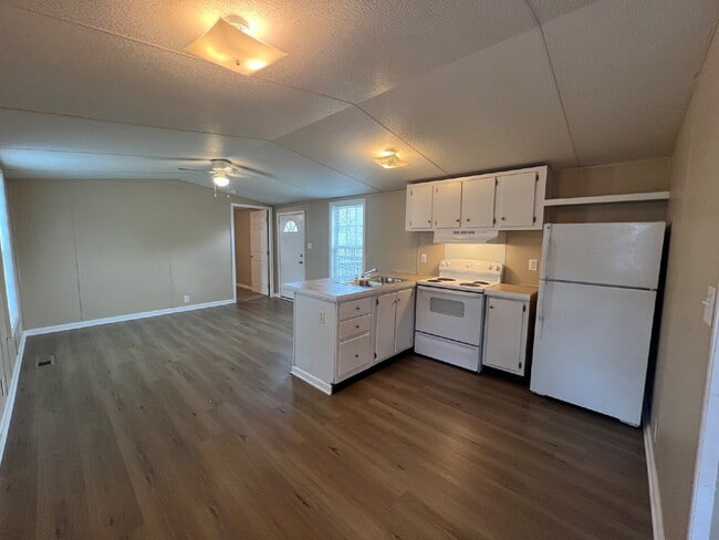 Photo - 1050 Ross Ln