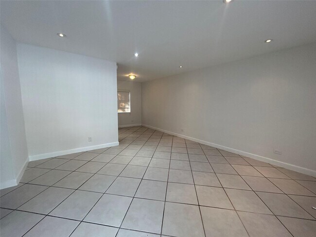 Photo - 408 NE 7th Ave Unit 15