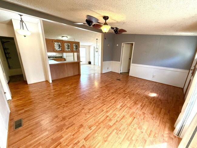 Photo - Available Now! 2 ACRE LOT! Spacious 3 Bedr...