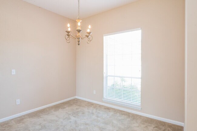 Photo - 744 Flowers St