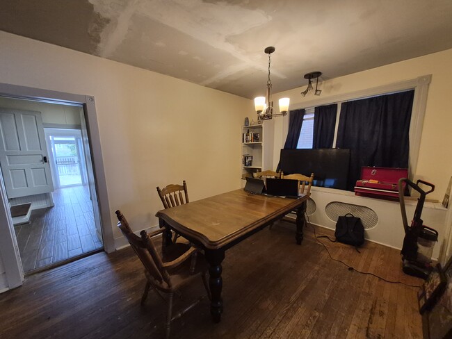 Dinning Room - 1744 W Market St