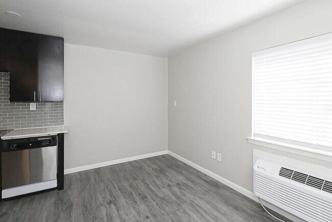 Photo - 8300 N Interstate Hwy 35 Unit a1