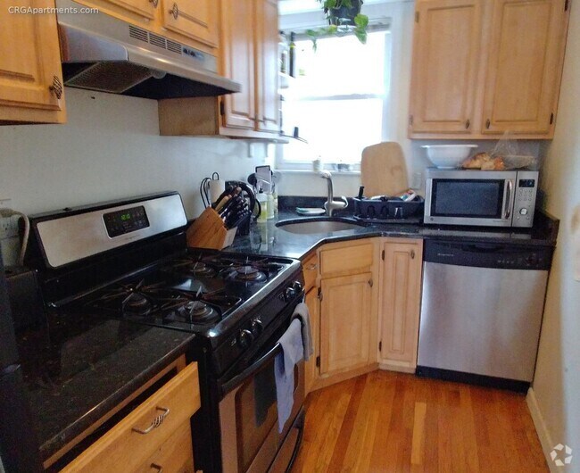 Building Photo - 313 Elm St Unit 2T Rental