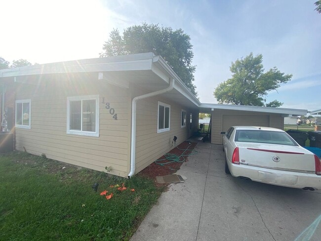 Building Photo - 3 bed 1 bath